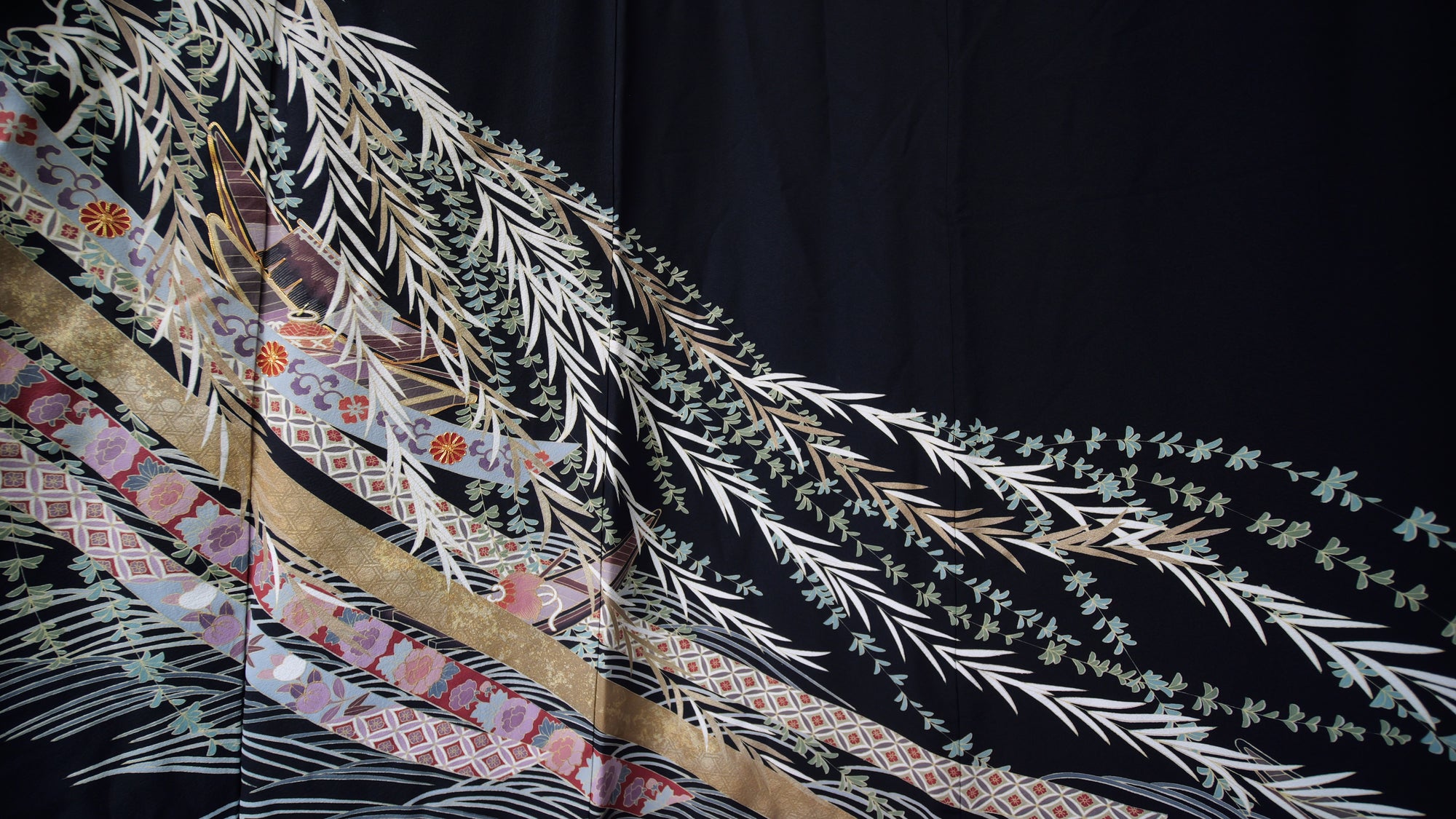 Sakura Collection: AP27-01 | Black Trail of Leaves