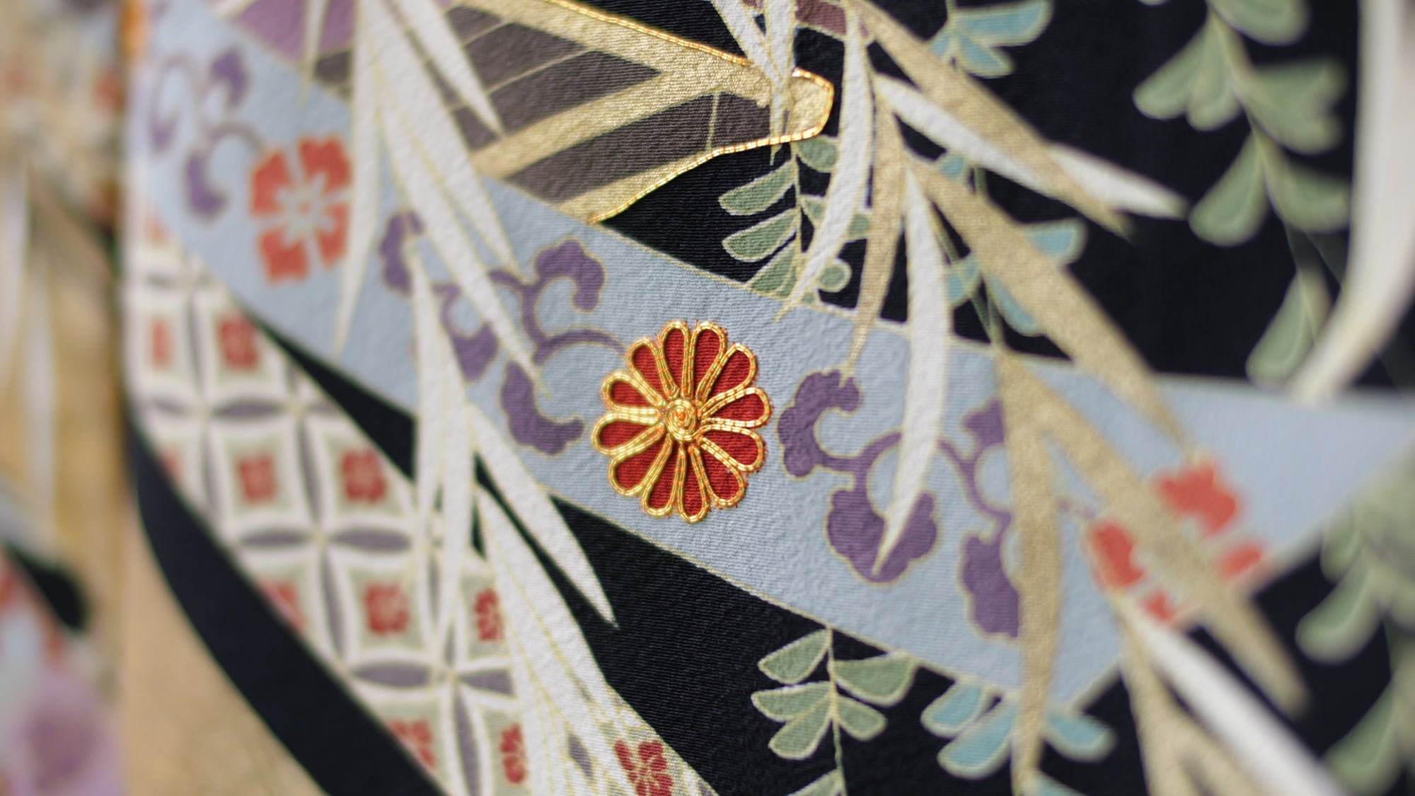 Sakura Collection: AP27-01 | Black Trail of Leaves