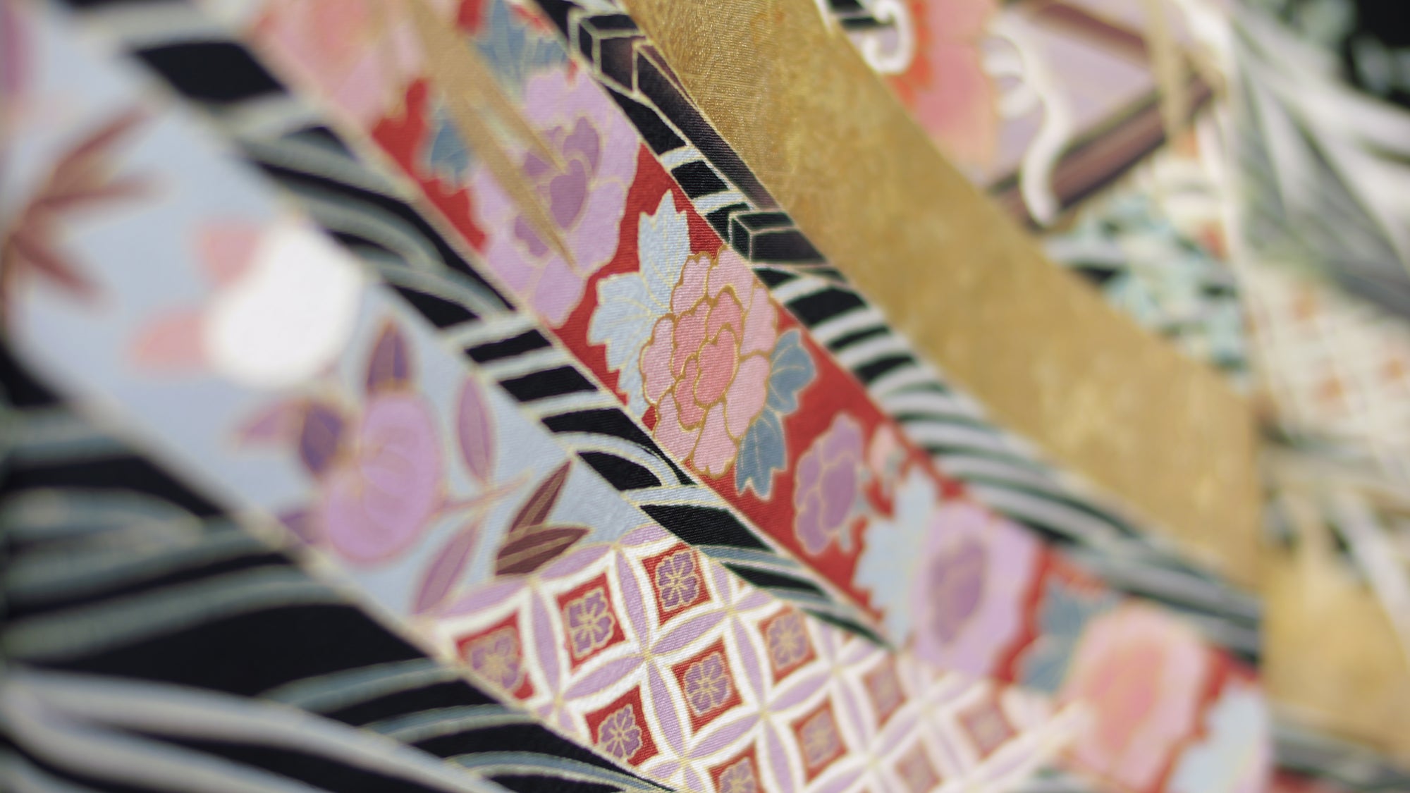 Sakura Collection: AP27-01 | Black Trail of Leaves