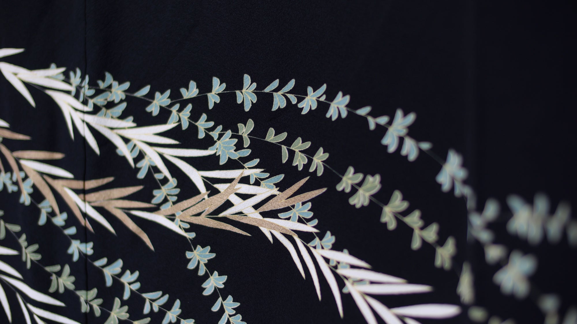 Sakura Collection: AP27-01 | Black Trail of Leaves