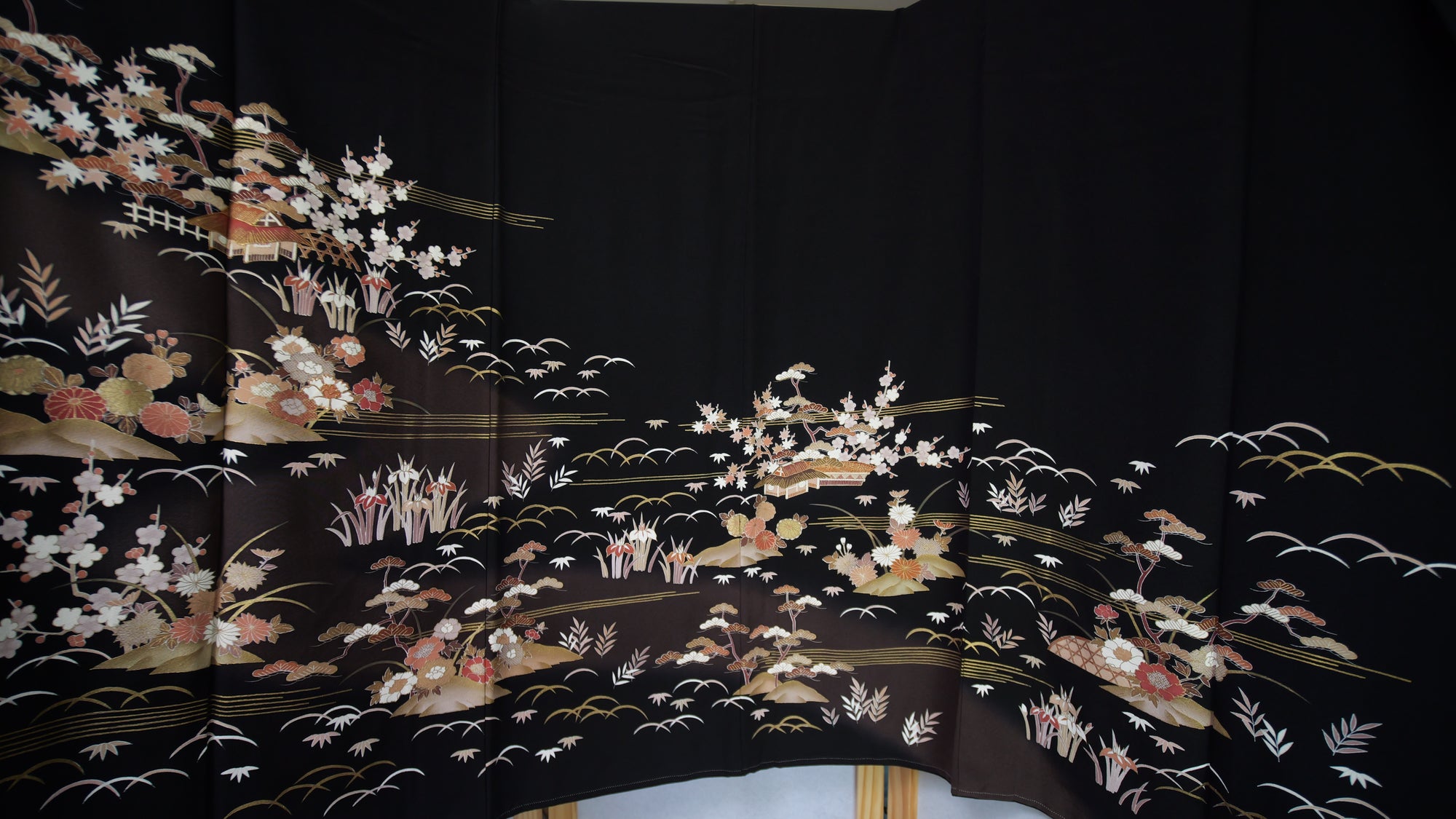 NALB (No Art Left Behind) Fabric: AP27-02 | Black Floral Garden