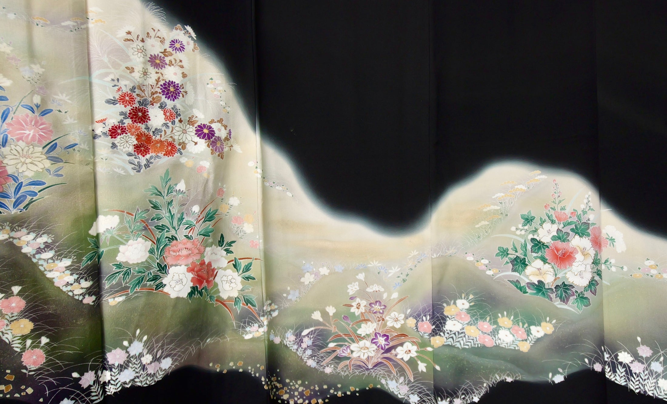 Sakura Collection: AP27-05 | Black Petal Waves