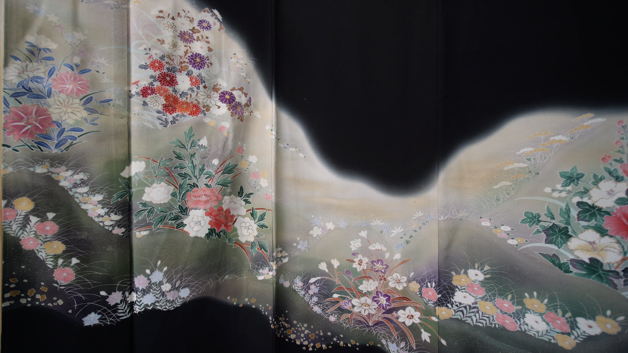 Sakura Collection: AP27-05 | Black Petal Waves