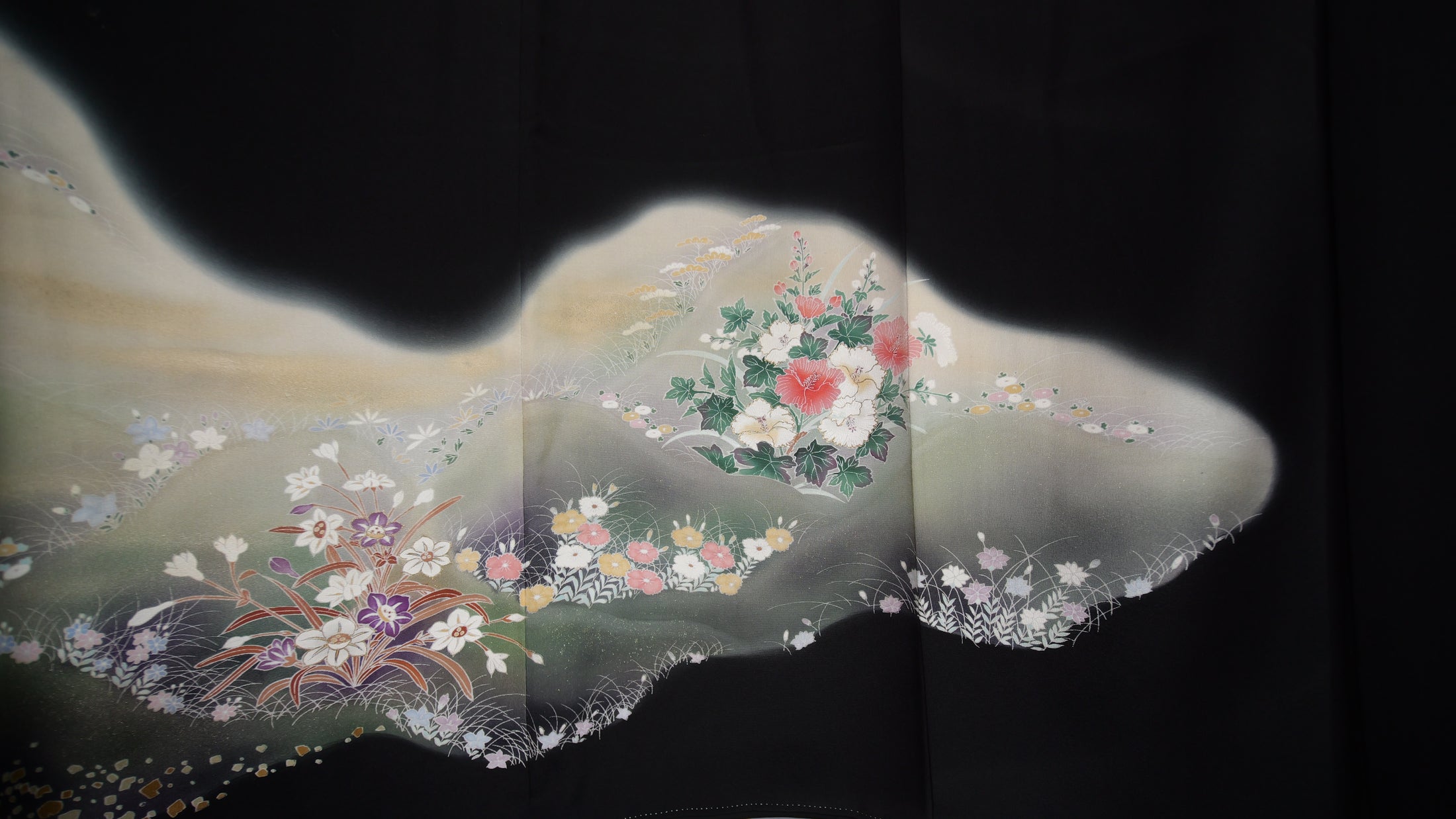 Sakura Collection: AP27-05 | Black Petal Waves