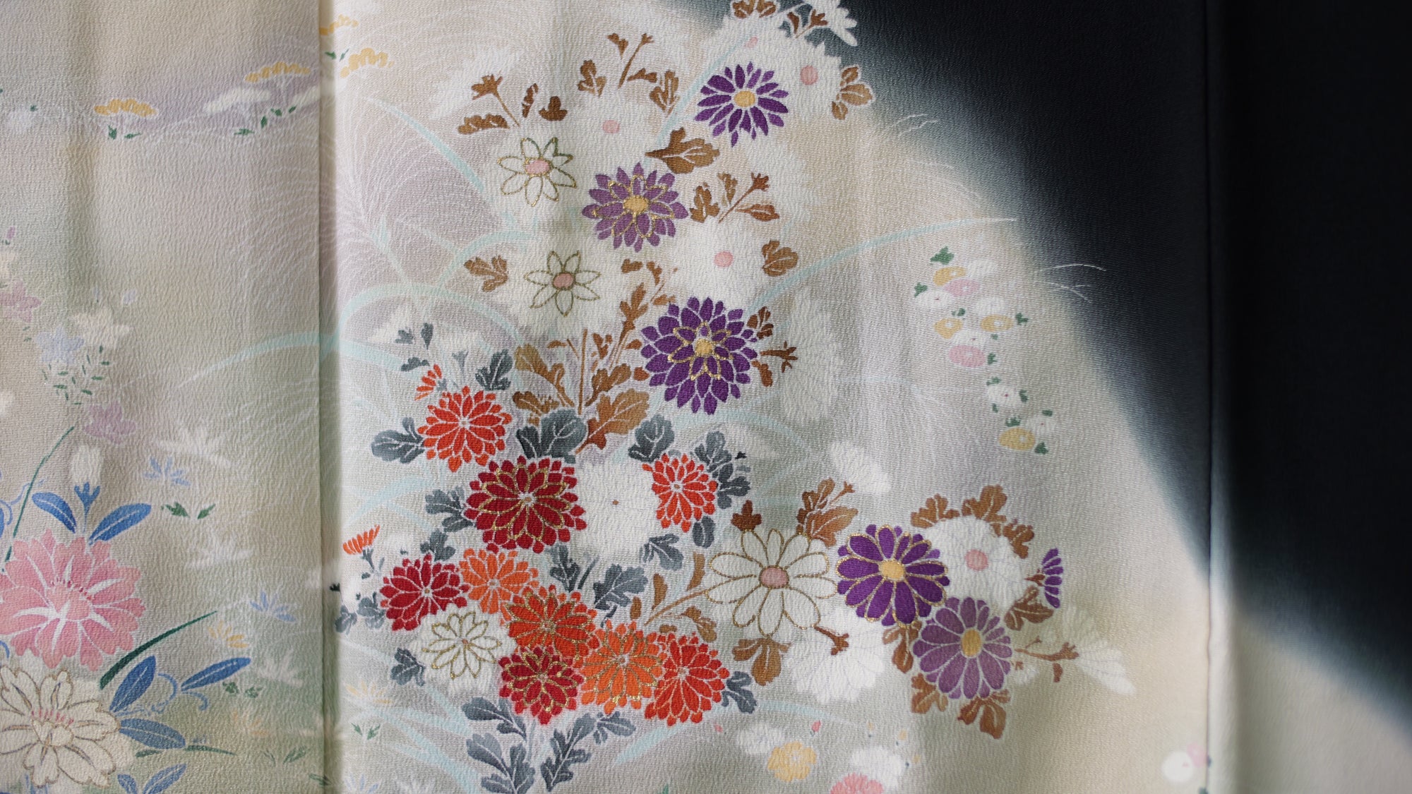 Sakura Collection: AP27-05 | Black Petal Waves