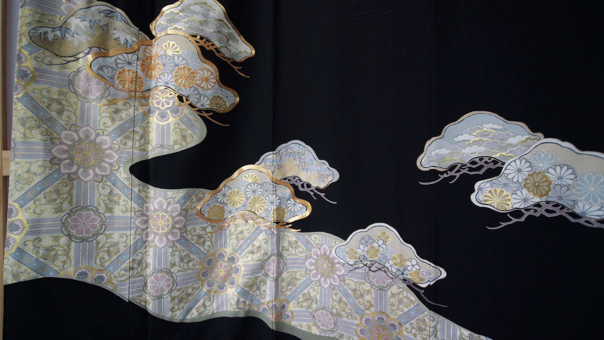 NALB (No Art Left Behind) Fabric: AP27-09 | Black beautiful cloud-shaped patterns