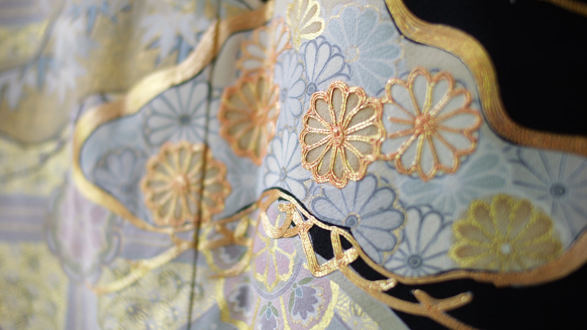 NALB (No Art Left Behind) Fabric: AP27-09 | Black beautiful cloud-shaped patterns