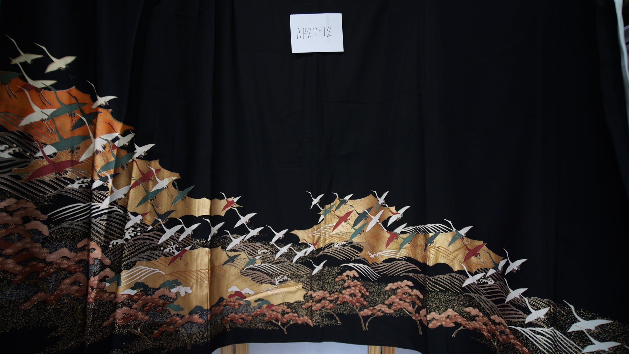Sakura Collection: AP27-12 | Black Flying Cranes