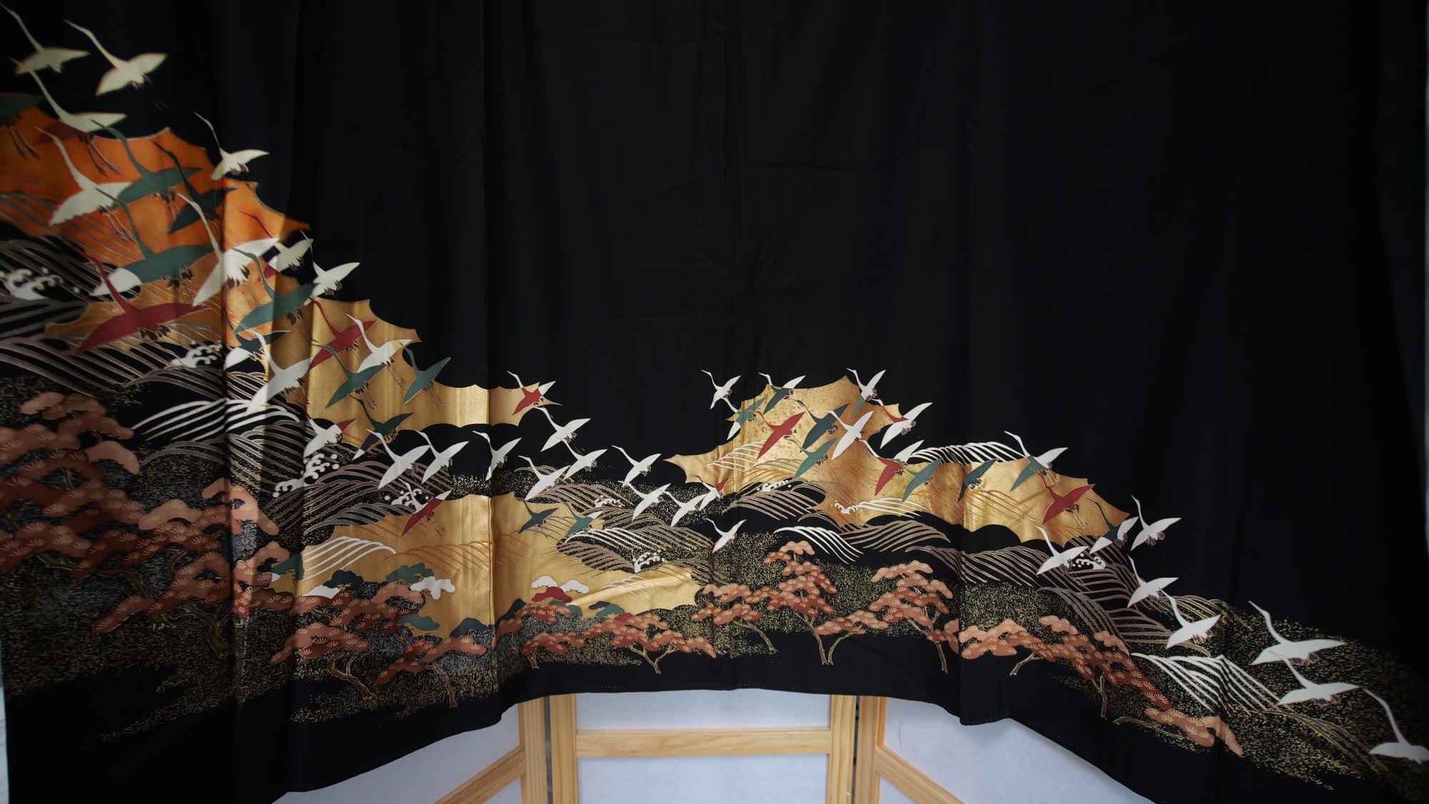 Sakura Collection: AP27-12 | Black Flying Cranes