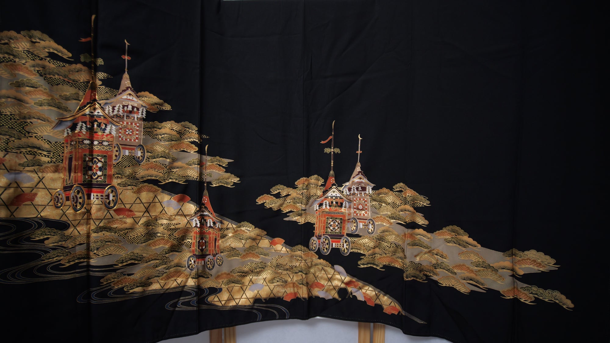 NALB (No Art Left Behind) Fabric: Black Chariots | MA01-05