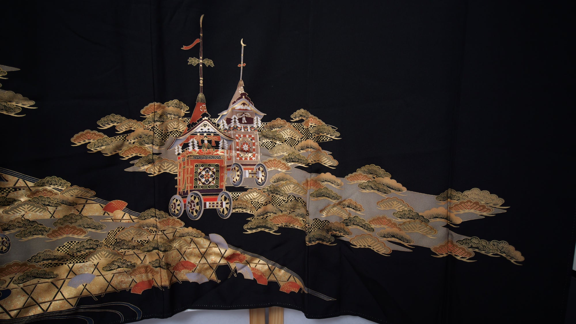 NALB (No Art Left Behind) Fabric: Black Chariots | MA01-05