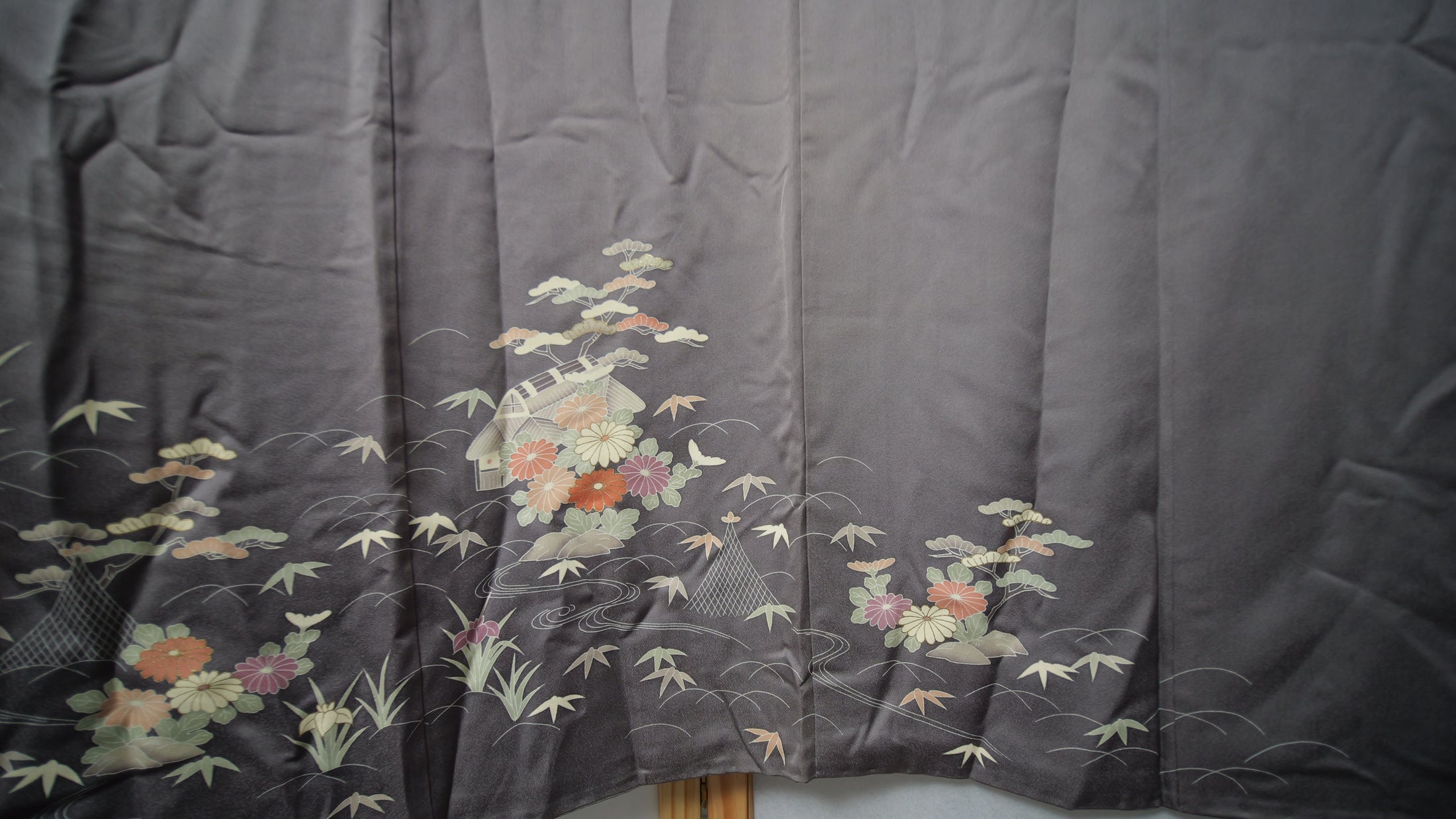 NALB - No Art Left Behind Fabric: Gray florals MA08-06