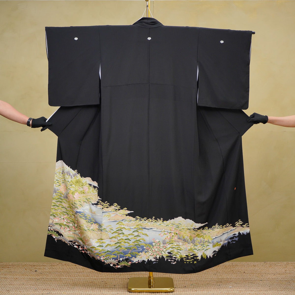 Chiku Fabric: 0911_03 | Golden Sanctuary
