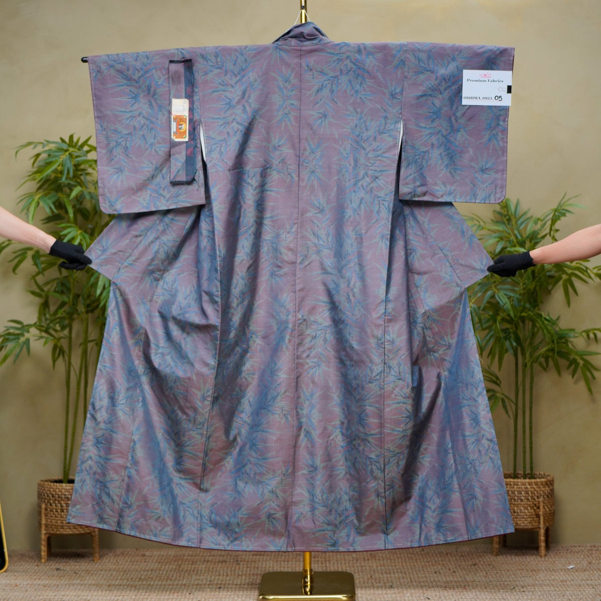 [Certificate] Premium Oshima Fabric: 0923_05 | Shattered Leaves