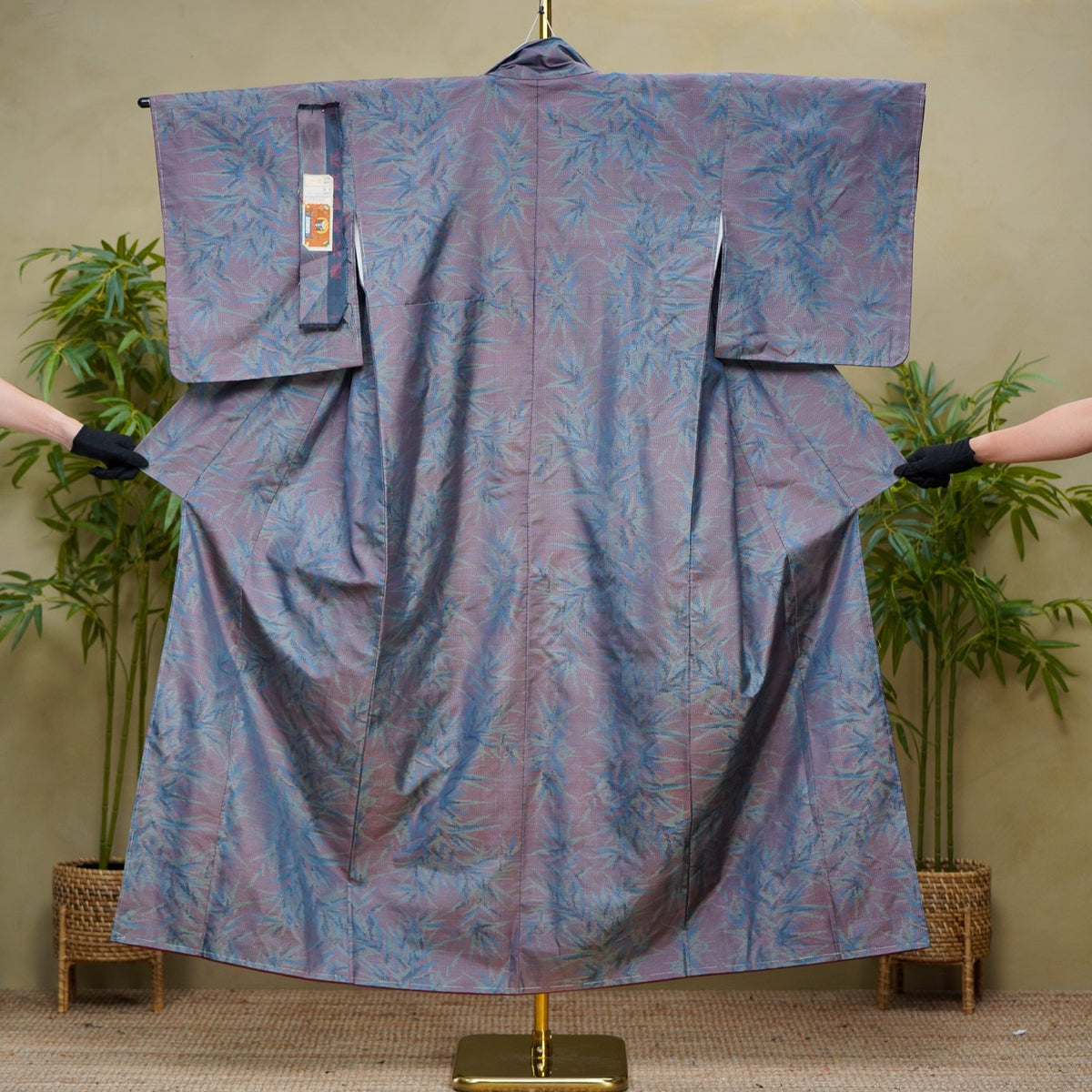 [Certificate] Premium Oshima Fabric: 0923_05 | Shattered Leaves
