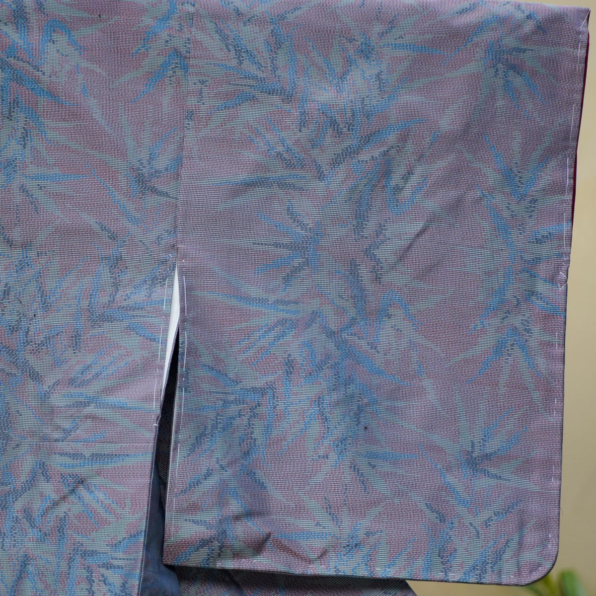 [Certificate] Premium Oshima Fabric: 0923_05 | Shattered Leaves