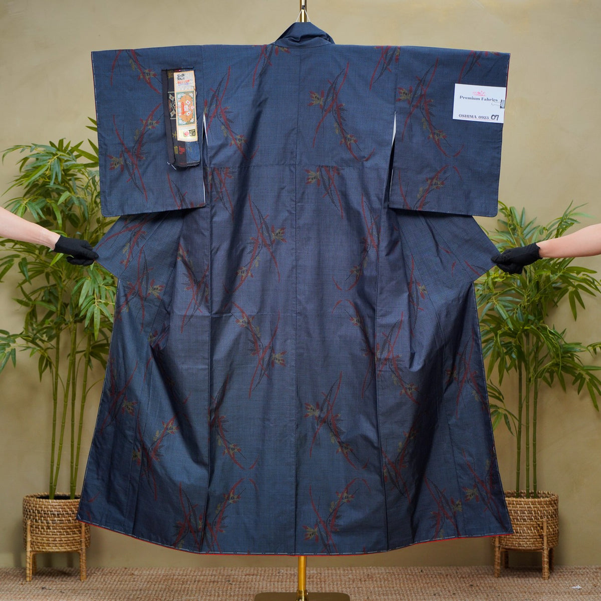 [Certificate] Premium Oshima Fabric: 0923_07 | Midnight Vine