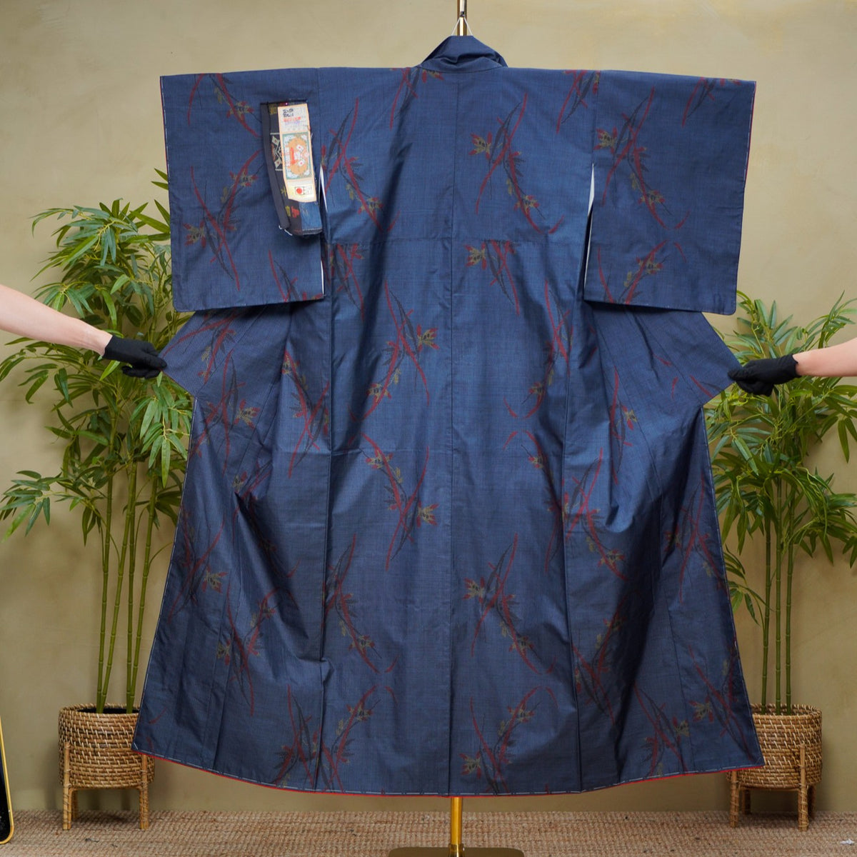 [Certificate] Premium Oshima Fabric: 0923_07 | Midnight Vine