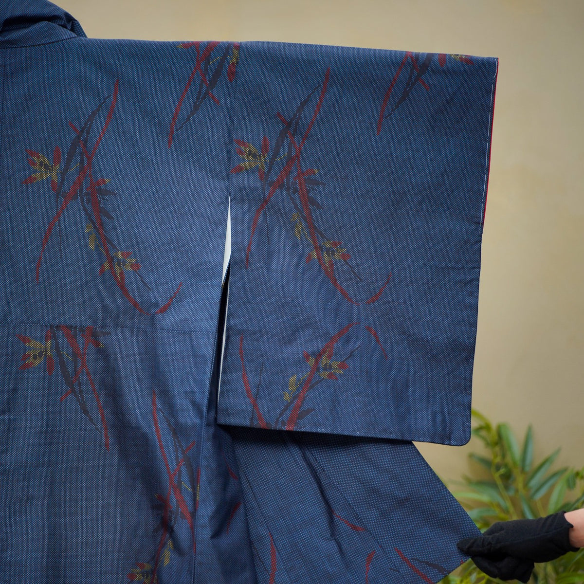 [Certificate] Premium Oshima Fabric: 0923_07 | Midnight Vine