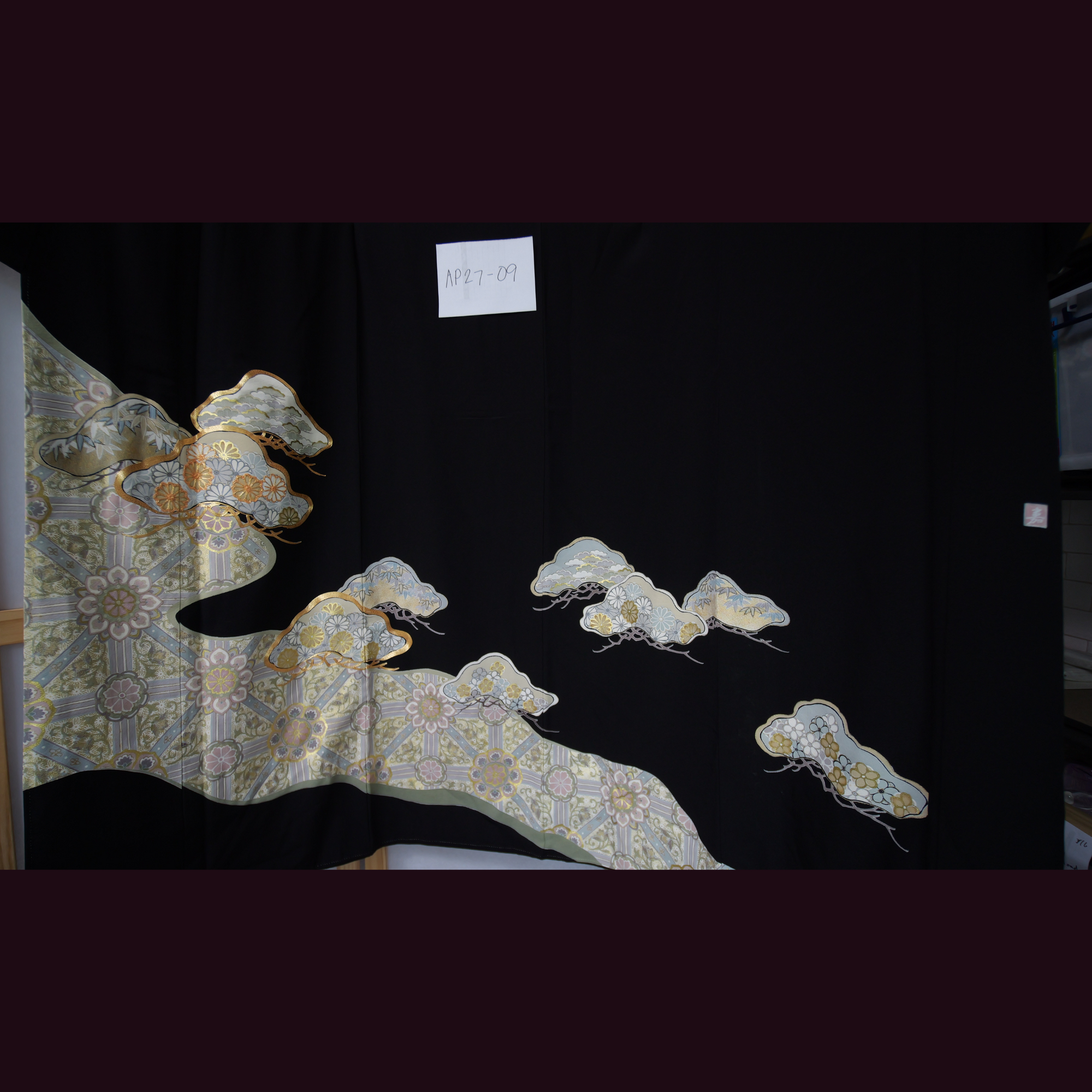 NALB (No Art Left Behind) Fabric: AP27-09 | Black beautiful cloud-shaped patterns
