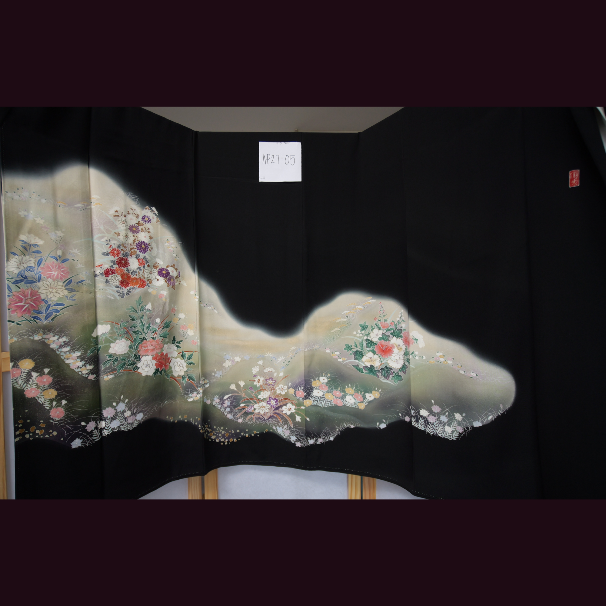 Sakura Collection: AP27-05 | Black Petal Waves