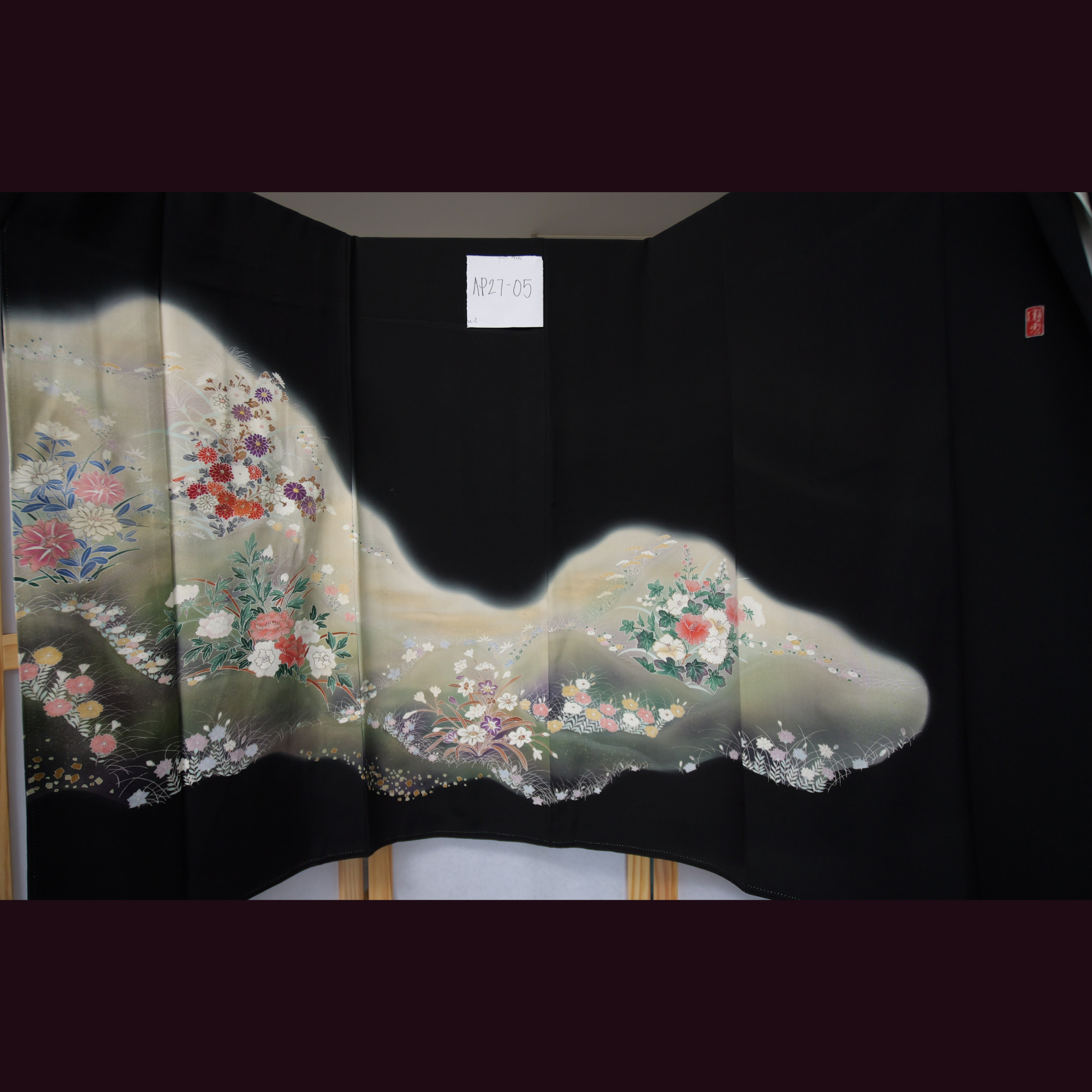 Sakura Collection: AP27-05 | Black Petal Waves
